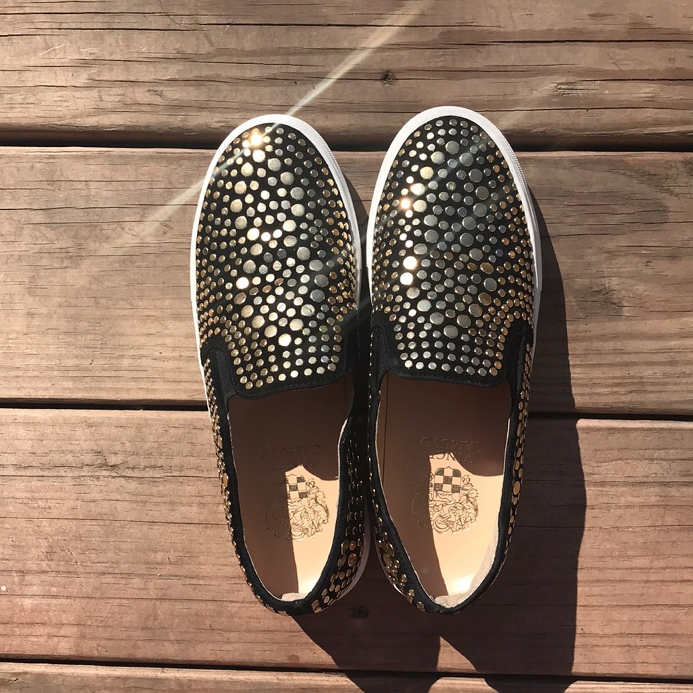 SIZE6 VINCE CAMUTO SLIPONS